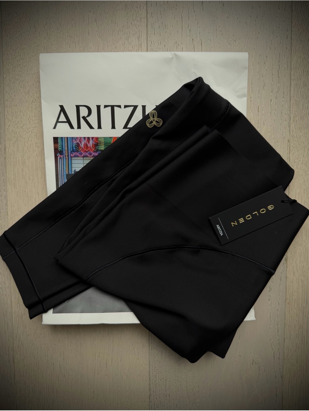Aritzia - Golden - GloTone Horizon Hi-Rise 26” Legging (Black)